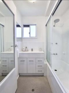 Central Bargara Beach Bungalow by UG - Bargara - 5