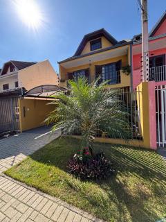 Casa Aconchegante Com Banheira Churrasqueira Ótima Localização - Curitiba - 1