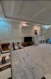 فيلا المعيدي - جناح vip غرف صالة -بمدخل سيارة - 0