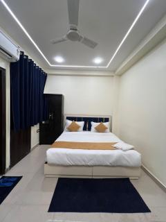 Hotel Panna Paradise-Just 30M away from CAPTAIN SHUBHAM GUPTA METRO STATION and 600M Away From TajMahal - Agra - 0