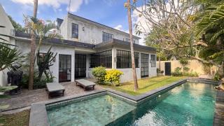 Villa Tupai - Best Location 3BR with AC Living Room, 600m To Berawa Beach, Perfect for Surfers - Canggu - 0
