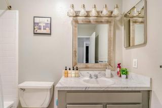 Modern 2BR Galleria Apt, Near NRG, Downtown, Pool, Free Parking - Houston - 1