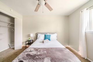 Modern 2BR Galleria Apt, Near NRG, Downtown, Pool, Free Parking - Houston - 0