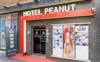 Peanut Hotel Myeongdong - 9