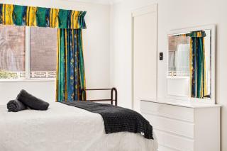 Ocean Whispers - Absolute beach front apartment - 2