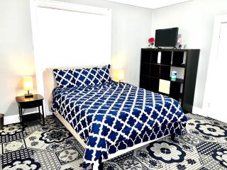 2 Stops to Manhattan, 3 Bedrooms Apt in LIC ! - 9