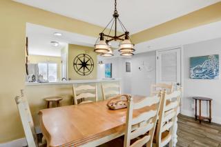 Ground-floor condo next to the tennis courts with 2 pools, sauna, beach access - 1