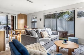 Station & Surf 3BR Wollongong Townhouse - Wollongong - 0