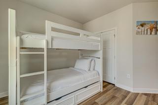 Modern North Myrtle Beach Oasis! - North Myrtle Beach - 4