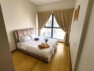 Danga Bay The Balcony Coast 2BR 4 Pax w Mahjong by Our Stay - 2