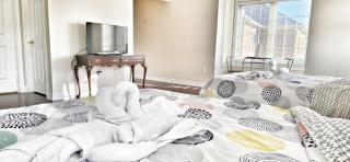 luxurious Private Master bedroom - 9