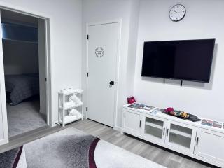 2 Bedroom snug retreat in Livingston - Calgary - 7