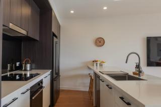 Modern Retreat in Prime Location with Parking - 5