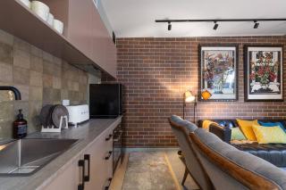 A Unique Artful Hideaway Near Dining and Rail - Sydney - 8