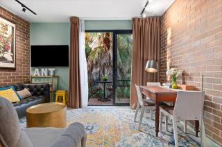 A Unique Artful Hideaway Near Dining and Rail - Sydney - 3