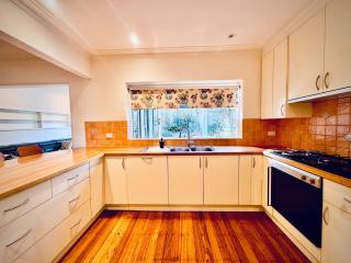 Cozy Beachside 5BR Home with Pool & Rumpus & King beds - Melbourne - 7