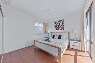OCEAN VIEWS 10 - 4