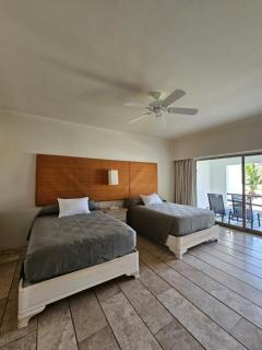 Beautiful Condo in a great Beach Hotel complex - 1
