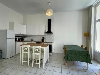 Spacious 2 bedroom with aircon Old Port -Opera - 2