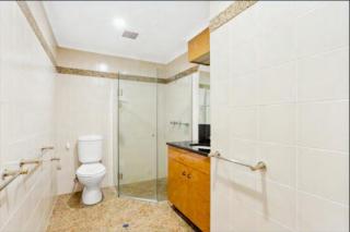 Family Harbour Escape with Harbour Views & Parking - Sydney - 5