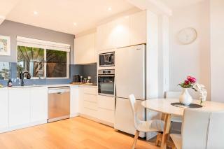 Ocean Views 2-Bed Apartment Minutes from Beach - 5