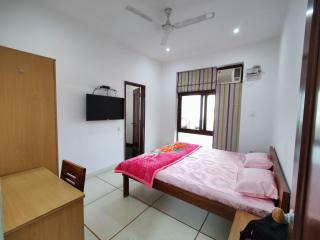 Hometown Stays - Gurgaon - 6