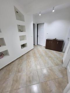 Lakeside View Apartment - 4