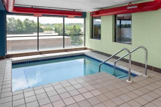 AmericInn & Suites by Wyndham Baraboo Event Center - 3