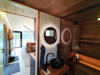 Hossaville Luxe Lake Cabin - 2