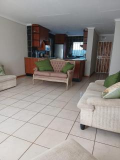 TCM Guesthouse - Springs - 0