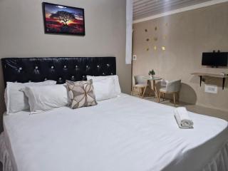 Lormasol Mews Guesthouse - Serowe - 4