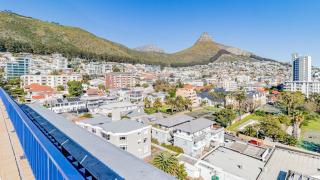 Designer apartment in Sea Point with rooftop pool - 2