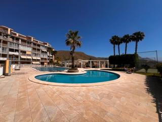 Apartment with nice pool area, tennis court & gym - 0