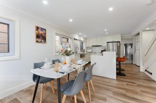 Trendy 4BR Petersham Stay Steps from Top Cafés - Sydney - 4