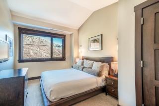 Luxury 3 Bedroom Slopeside Mountain Vacation Rental With Hot Tubs - 4