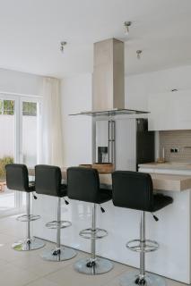 Villa Oleander by Domus Mirus - Rooftop Cinema & Pool & 6min Walk to Beach - 7