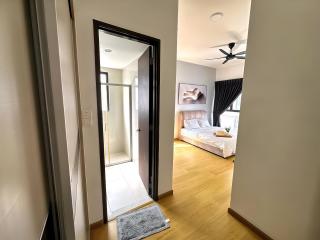 Danga Bay Seaview Escape 3BR 8pax Balcony by Our Stay - Johor Bahru - 2