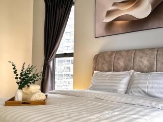 Danga Bay Seaview Escape 3BR 8pax Balcony by Our Stay - 1
