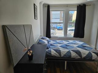 Spacious 5 bedroom and 5 bathroom home in Croydon - Thornton Heath - 6