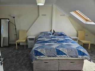 Spacious 5 bedroom and 5 bathroom home in Croydon - Thornton Heath - 2