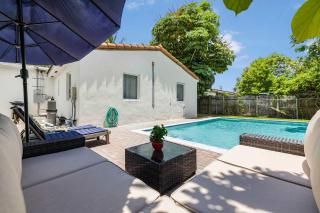 Modern 4BR Retreat with Private Pool - Near Brickell - 4