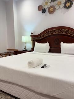Hotel Divine India Galaxy, Noida 135 - 8
