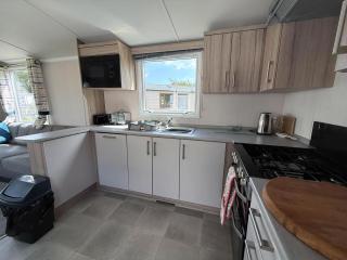 Charming 8 Berth Caravan At Cherry Tree Holiday Park In Norfolk Ref 70831C - 2
