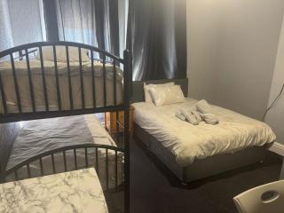 Woodville Lodge Leeds - A Cosy Guest House with Self Service Residents Kitchen - 6