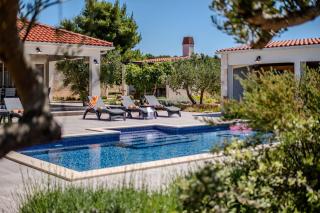 Luxury Villa Nature with heated private pool, sauna & fire pit, a short walk to the beach - 5