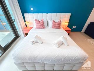 Colorful Studio with Balcony & City Views - 9