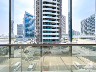 Colorful Studio with Balcony & City Views - 8