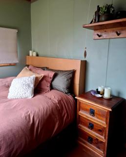 Crystal Cottage - - 5