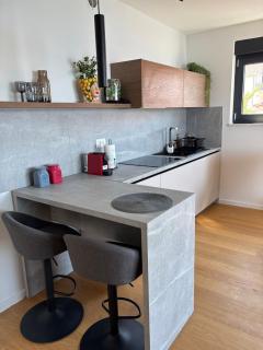 POLAI Seafront Apartment - 6