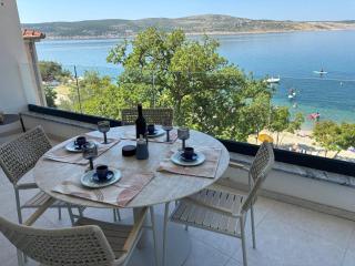 POLAI Seafront Apartment - 5